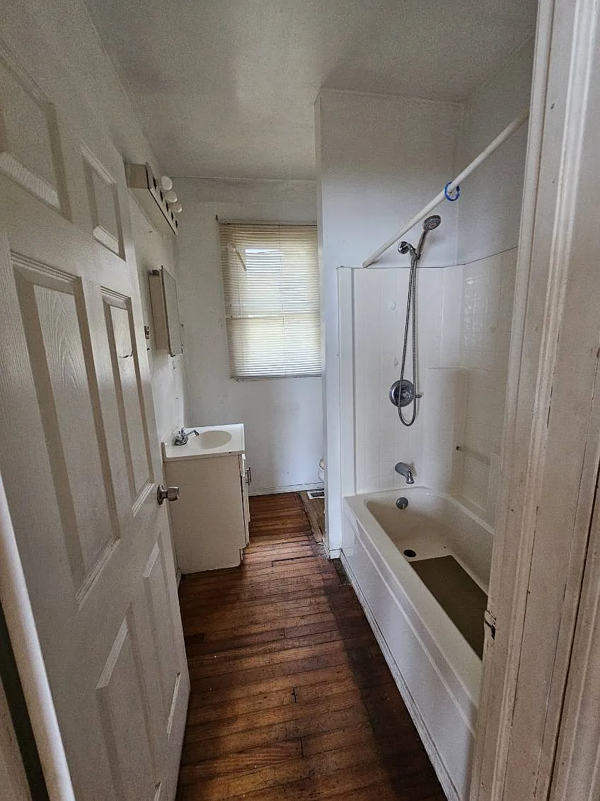 2 bed, 1300 sqft, $795 — Photo 4