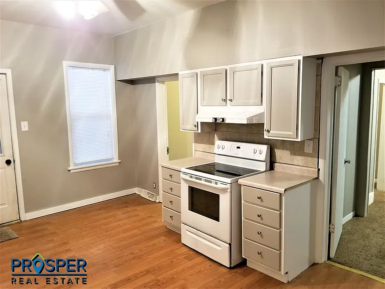 1019 Stark St — Photo 3