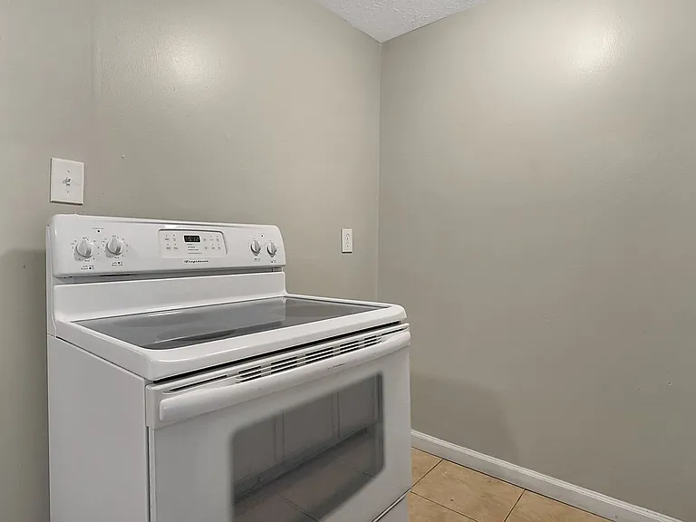 1870 Dunbar Dr #B-4 — Photo 10