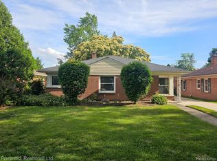 28419 N Clements Cir, Livonia, MI 48150