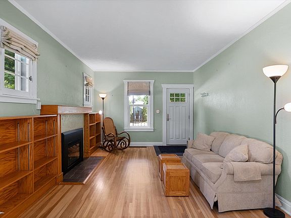 5th image of 3204 W Fairview Ave