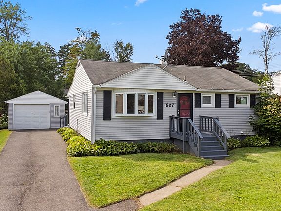 2nd image of 807 Lyncourt Dr