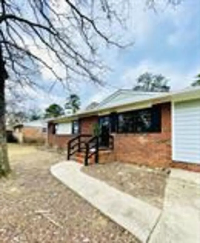 4 bed, 2.0 bath, 1392 sqft, $1,650 — Photo 1
