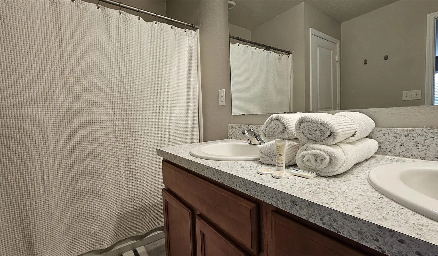 4 bed, 2.0 bath, 1717 sqft, $2,250 — Photo 2