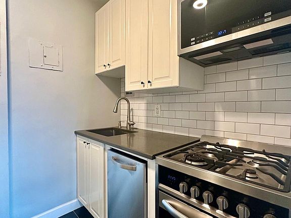 4th image of 1121 Arlington Blvd APT 519