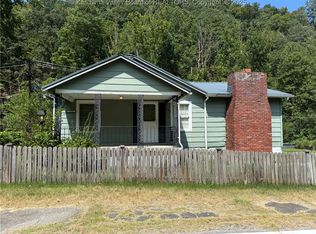 502 Trace Ave, Holden, WV 25625