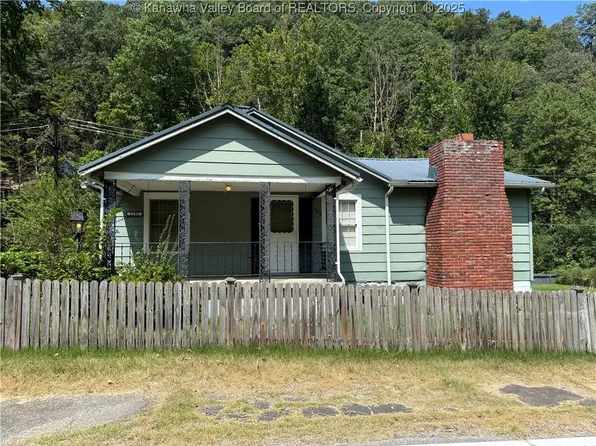 502 Trace Ave, Holden, WV 25625