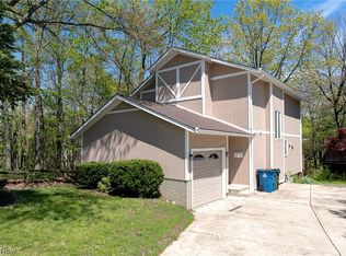 495 Cahoon Rd, Bay Village, OH 44140