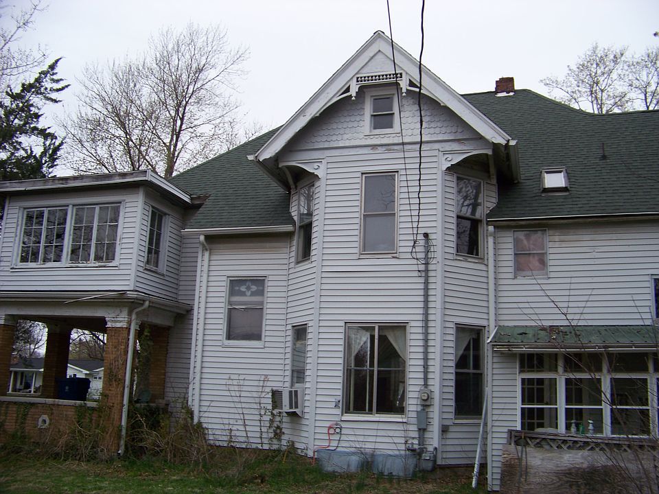 2nd image of 420 N Sycamore St