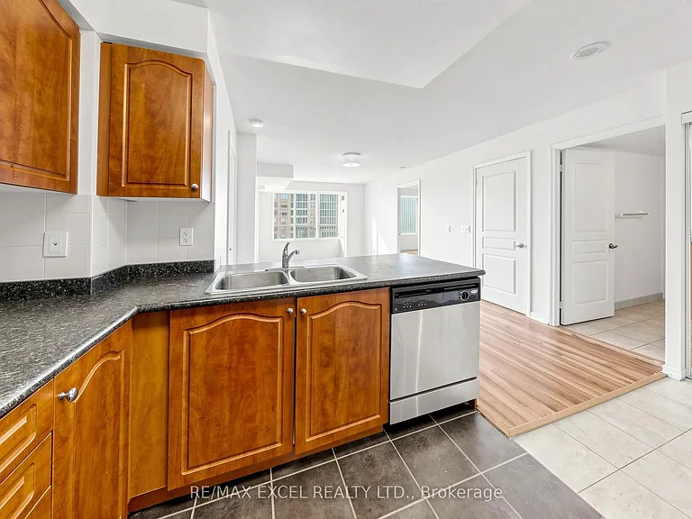350 Red Maple Rd #508 — Photo 18