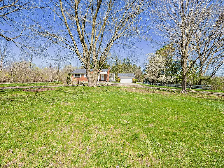 8701 Brookville Rd — Photo 48