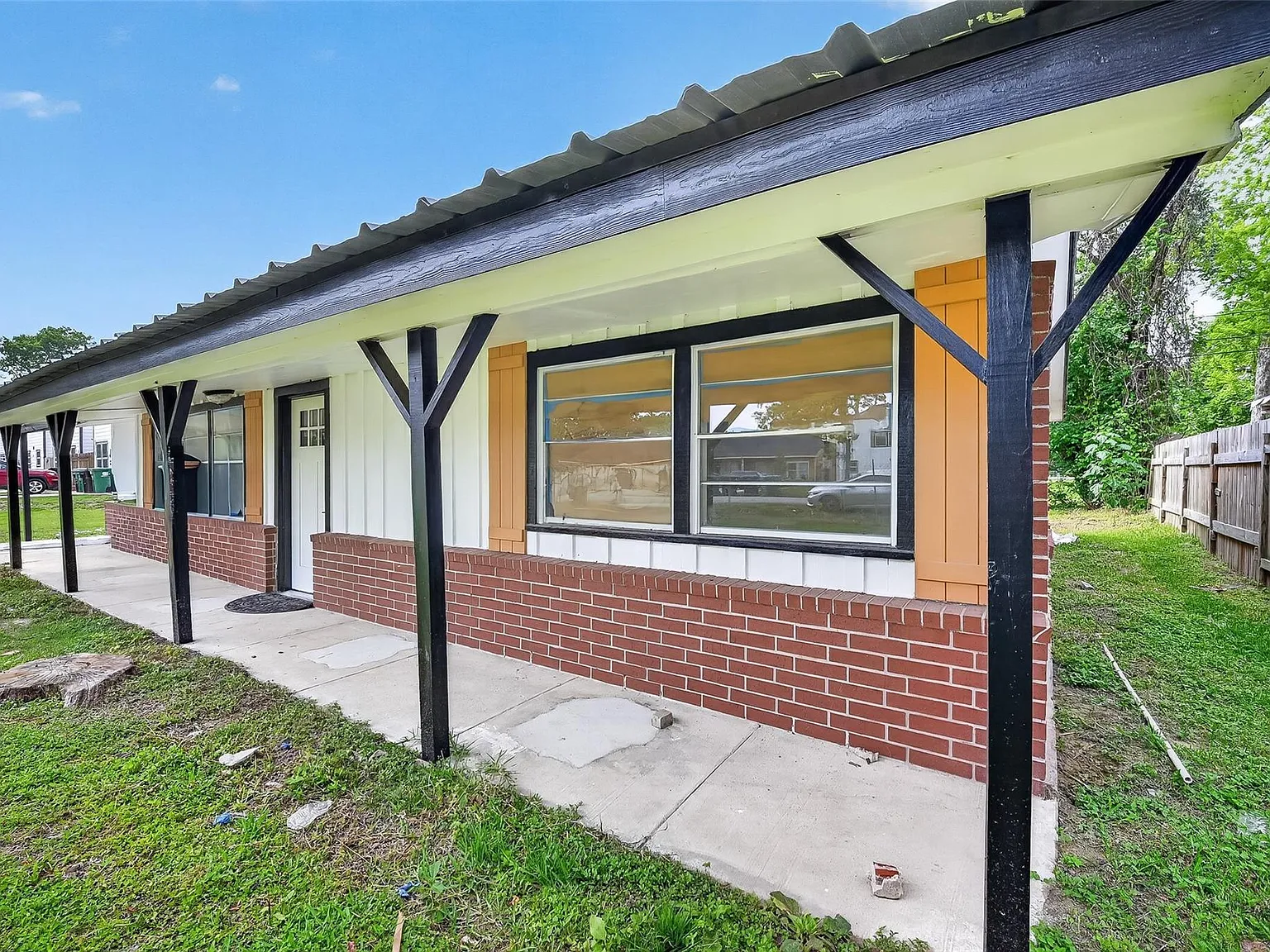 3 bed, 2.0 bath, 1558 sqft, $1,900 — Photo 3
