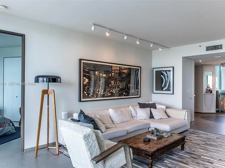 300 S Pointe Dr #1502 — Photo 30