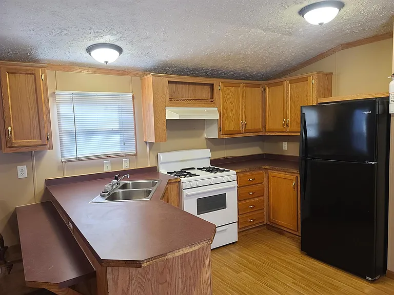 1624 W Summit St — Photo 6