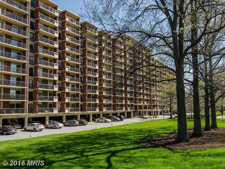 1st image of 1300 Army Navy Dr APT 515