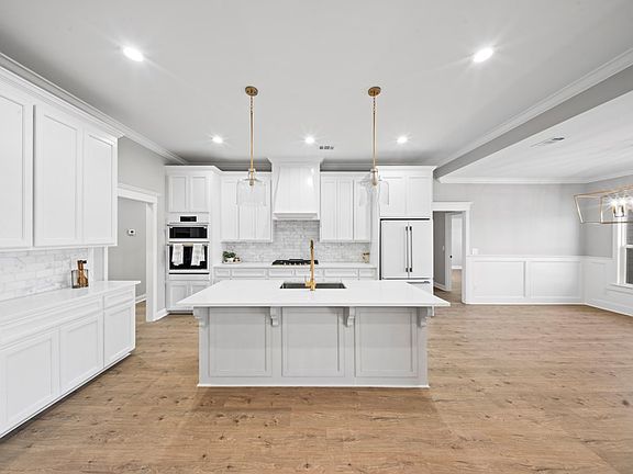 5th image of 449 Long Pond Rd