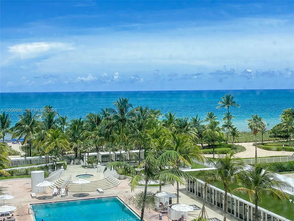 10275 Collins Ave #519