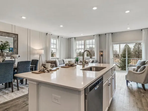 1128 Meadowlark Dr, Fogelsville, PA