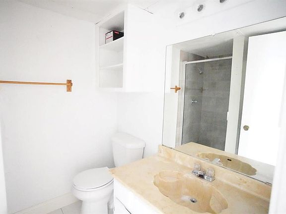 5th image of 3109 Sondra Dr APT 301