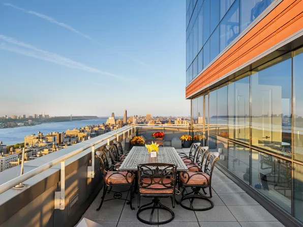 2628 Broadway image 9 of 12