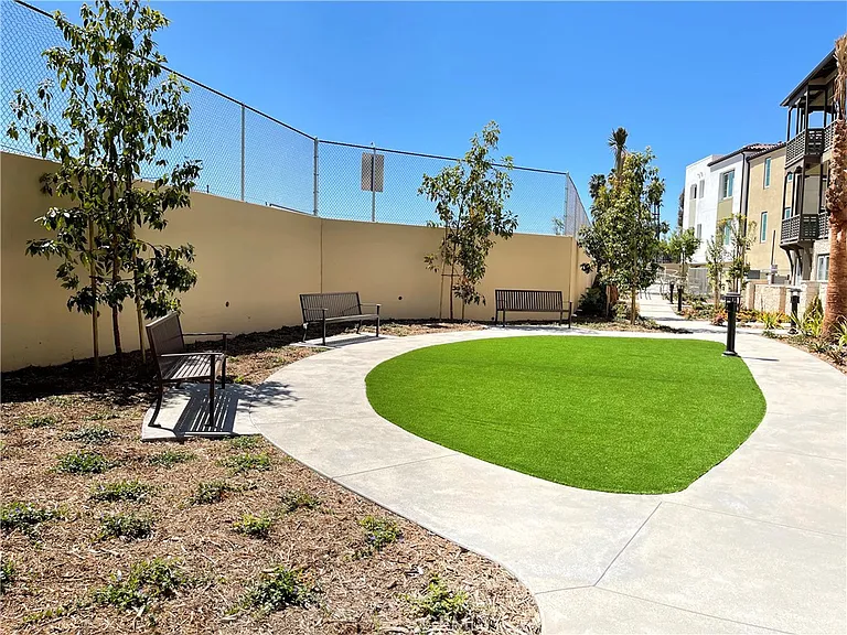 1529 Doheny Way — Photo 48