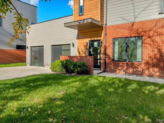 2nd image of 5216 Avery St #9