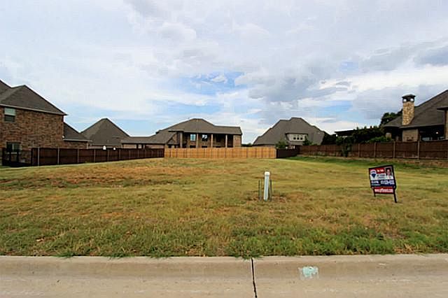 1st image of 720 Cross Timbers Dr