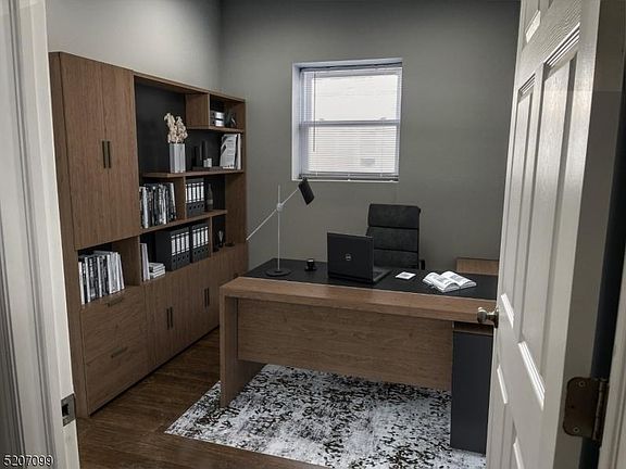 4th image of 121 Harrison Ave #1