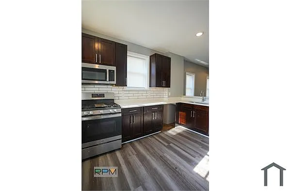 Building Photo - 519 Wildwood Pkwy