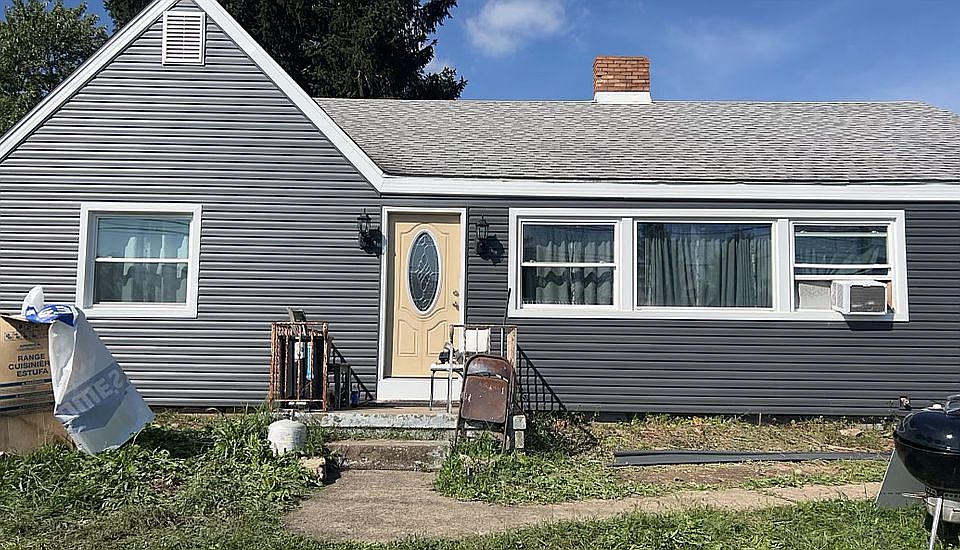 2nd image of 1627 Cherry Hill Rd