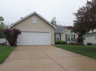 1925 Williamstown Dr, Saint Peters, MO 63376