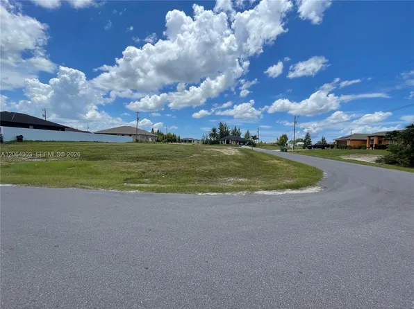 216 NE 9th Ter, Cape Coral, FL 33909