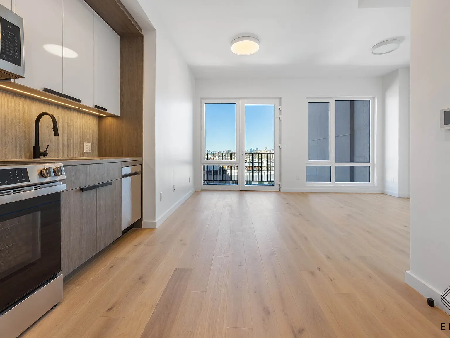1211 Fulton Street — Photo 3