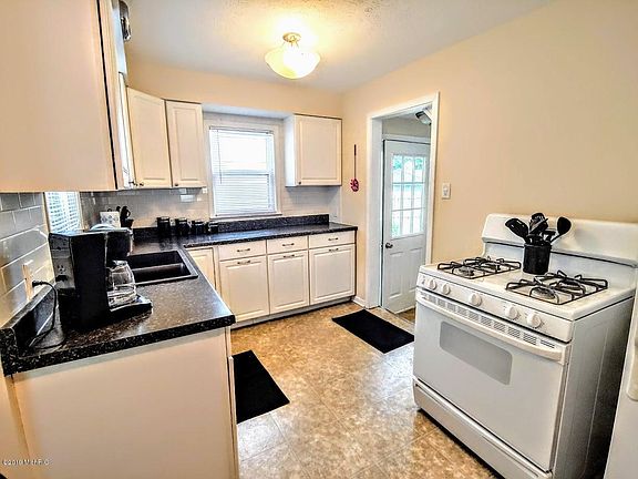 5th image of 308 W 22nd St
