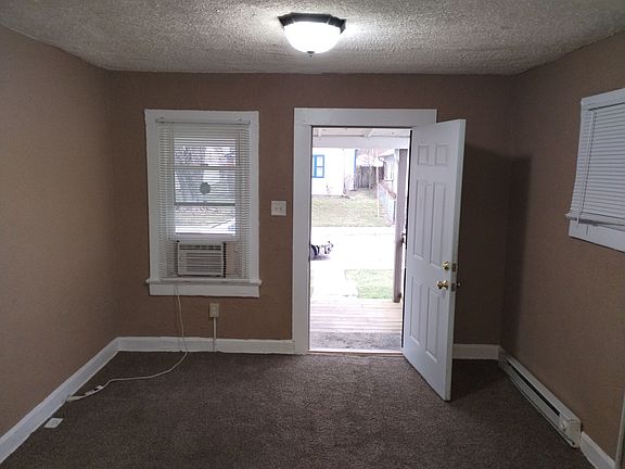 5th image of 1327 E Bradbury Ave