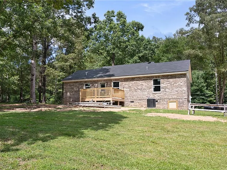 135 Holly Creek Dr — Photo 17