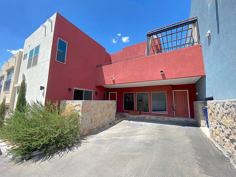 4004 Camelot Hts #B — Photo 1