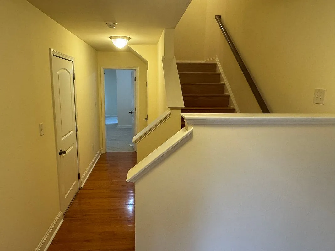 3 bed, 2.0 bath, 2100 sqft, $2,450 — Photo 4
