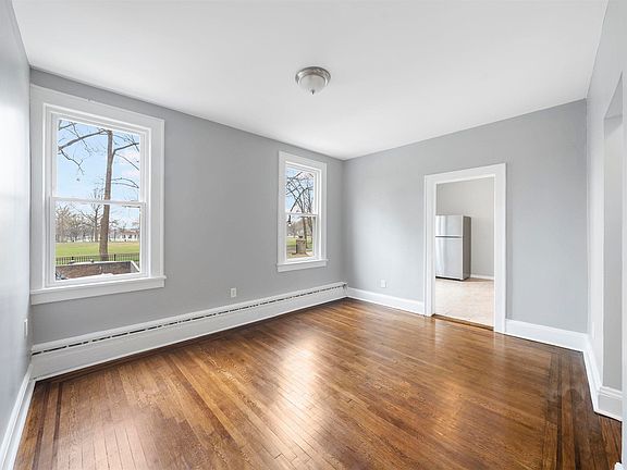 5th image of 152 Bentley Ave #2