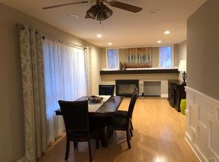 421 W Creekwood Dr, Palatine, IL 60074