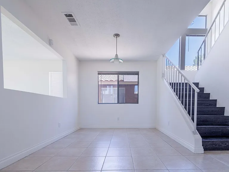 1143 Adelman Dr — Photo 7