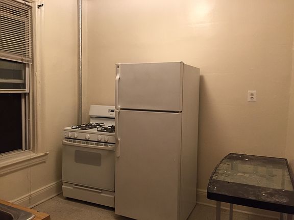 3rd image of 2517 34th St APT 1F