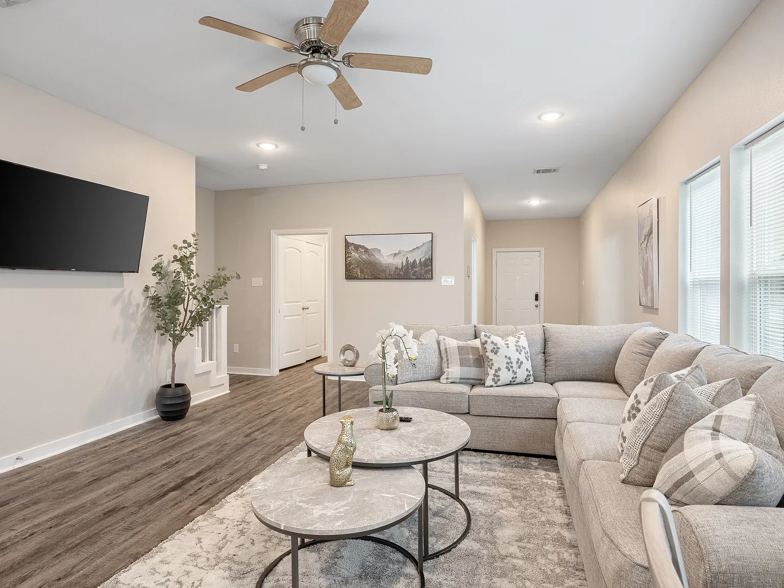 3 bed, 1500 sqft, $3,600 — Photo 2