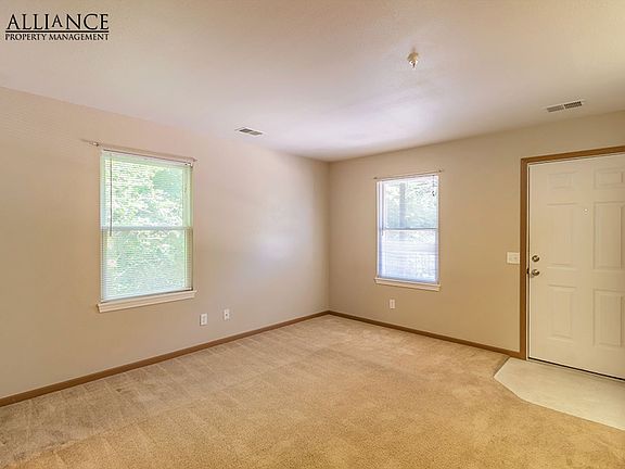 5th image of 1420 Beechwood Ter APT 15