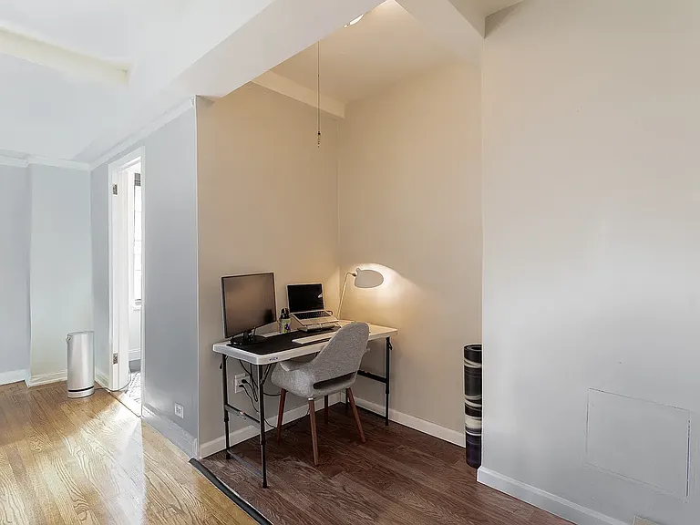 201 W 16th St #8G — Photo 4