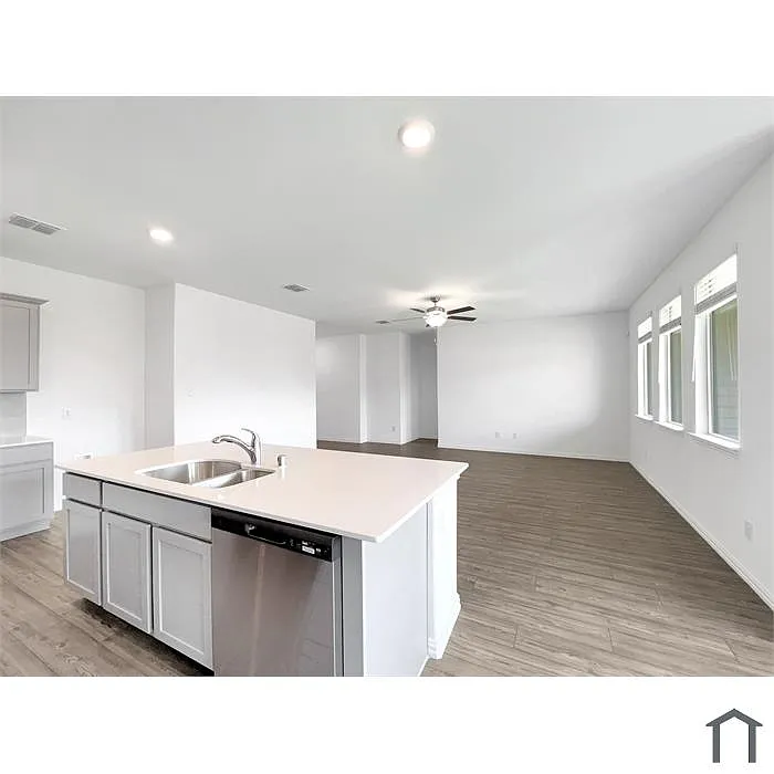 Building Photo - 2149 Clarion Dr