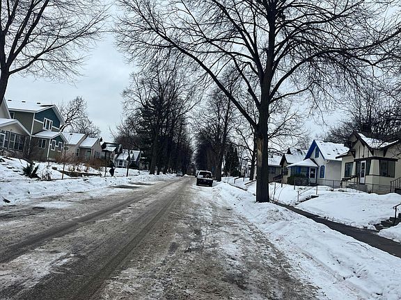 4th image of 3743 Queen Ave N