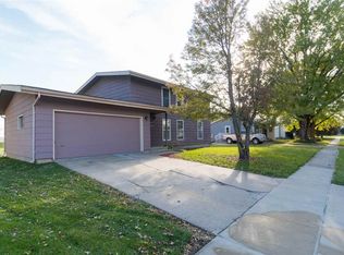 2717-2719 Prescotts Dr, Waterloo, IA 50701