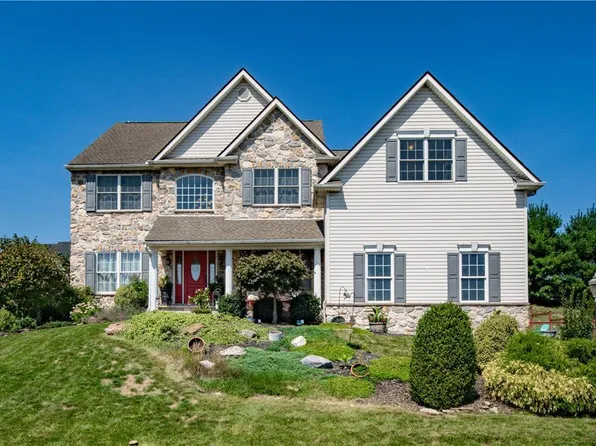 556 City View Dr, Nazareth, PA 18064