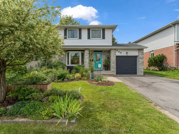 700 Cedarwood Dr, Kingston, ON K7P 2H9